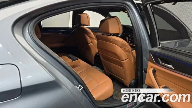 BMW 5 Series G30 — Фото автомобиля 11