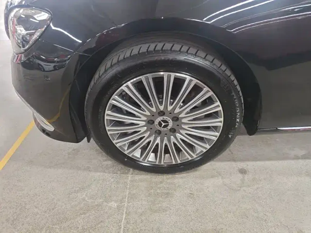 Mercedes-Benz E-Class — Фото автомобиля 22