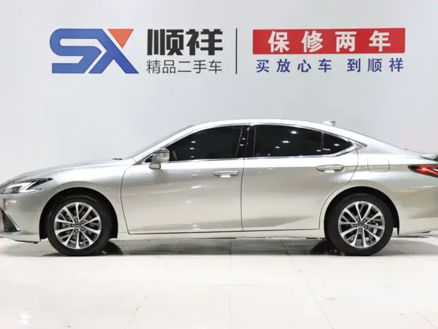 Lexus ES — Фото автомобиля 4