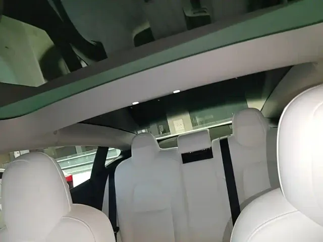 Tesla Model 3 — Фото автомобиля 13