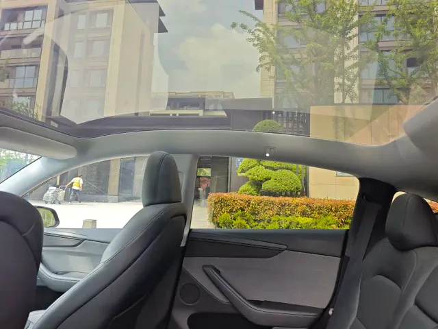 Tesla Model Y — Фото автомобиля 15