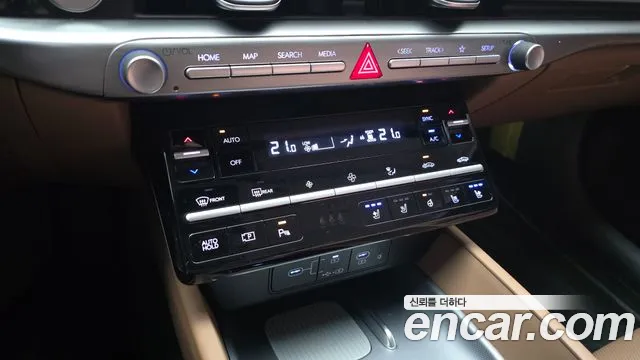 Hyundai Grandeur Grandeur (GN7) 2.5 Бензин 2WD — Фото автомобиля 18