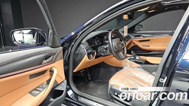 BMW 5 Series G30 — Фото автомобиля 15