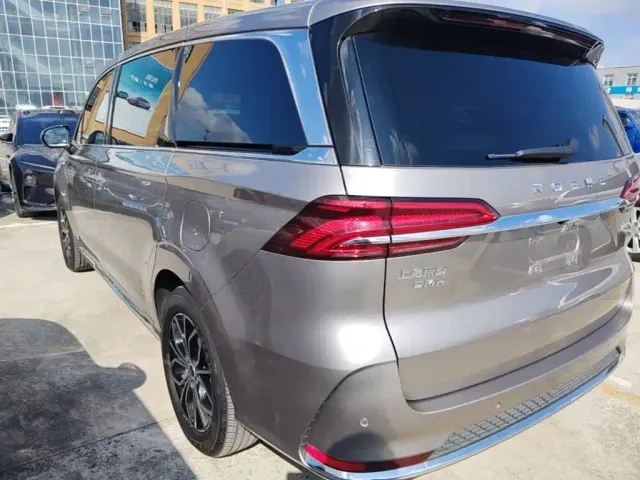 Roewe iMAX8 — Фото автомобиля 4
