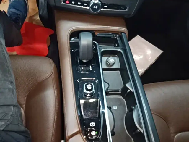 Volvo S90 — Фото автомобиля 13