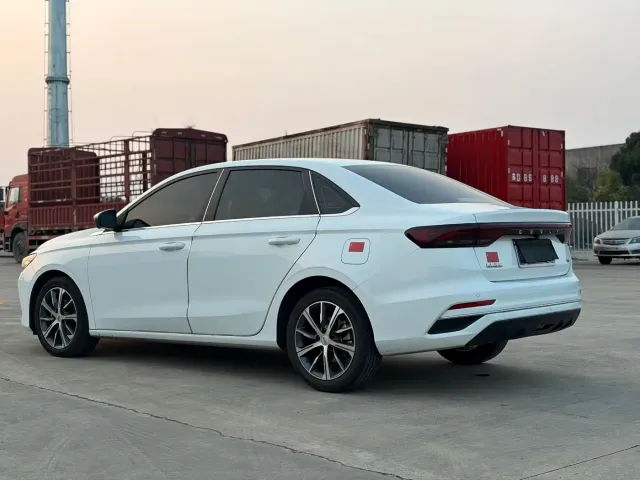 Geely Emgrand — Фото автомобиля 4