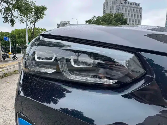 BMW iX3 — Фото автомобиля 12