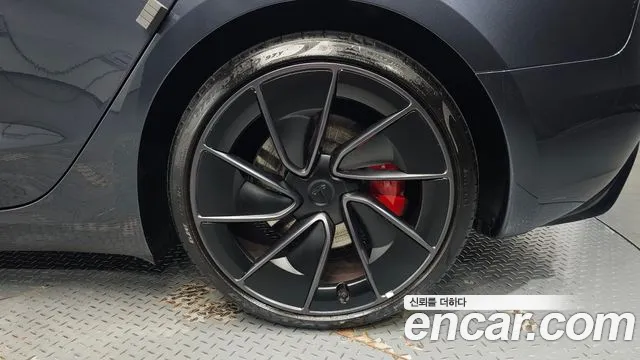Tesla Model 3 — Фото автомобиля 5