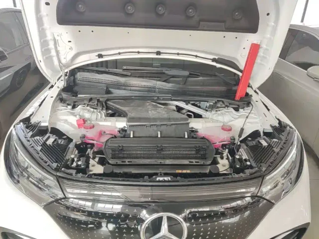 Mercedes-Benz EQE SUV — Фото автомобиля 19