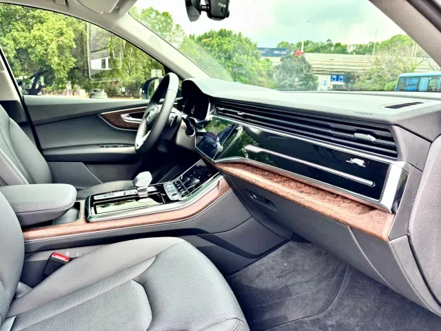 Audi Q7 — Фото автомобиля 12