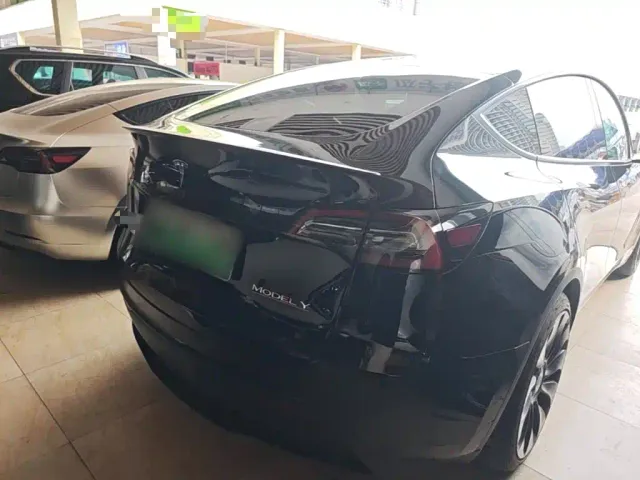 Tesla Model Y — Фото автомобиля 6