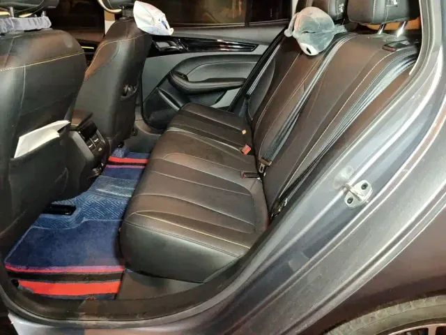 Roewe i5 — Фото автомобиля 18