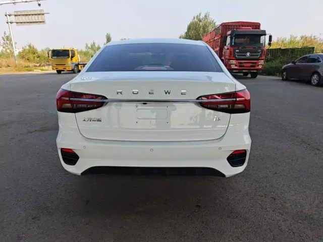 Roewe i5 — Фото автомобиля 5