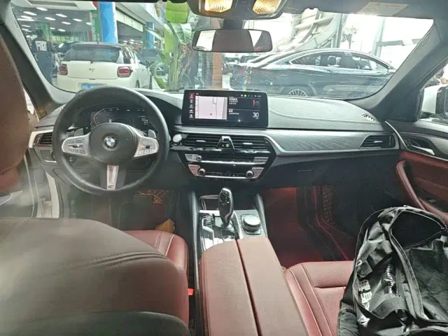 BMW 5 Series — Фото автомобиля 9