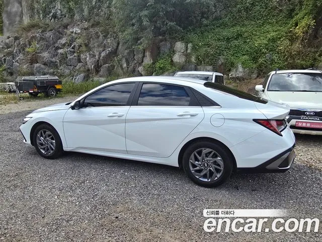 Hyundai Avante CN7 — Фото автомобиля 3