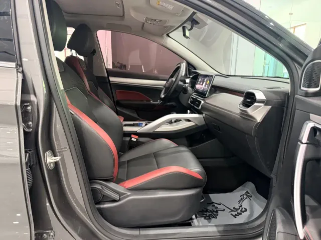 Geely Binyue — Фото автомобиля 12