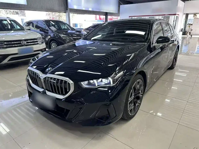 Фотография автомобиля — BMW 5 Series