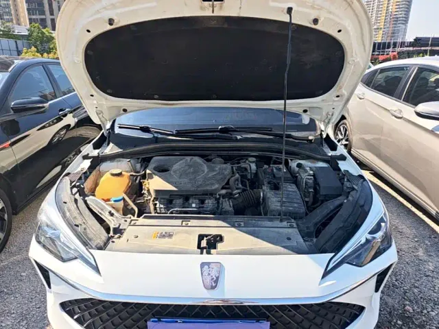 Roewe i5 — Фото автомобиля 19