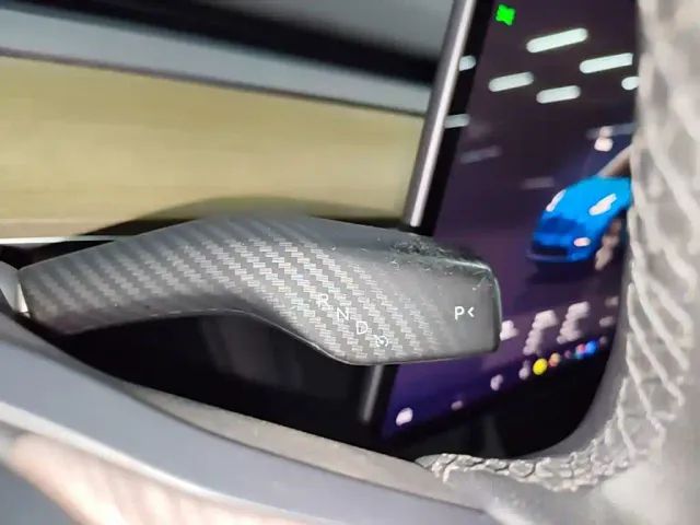 Tesla Model Y — Фото автомобиля 13
