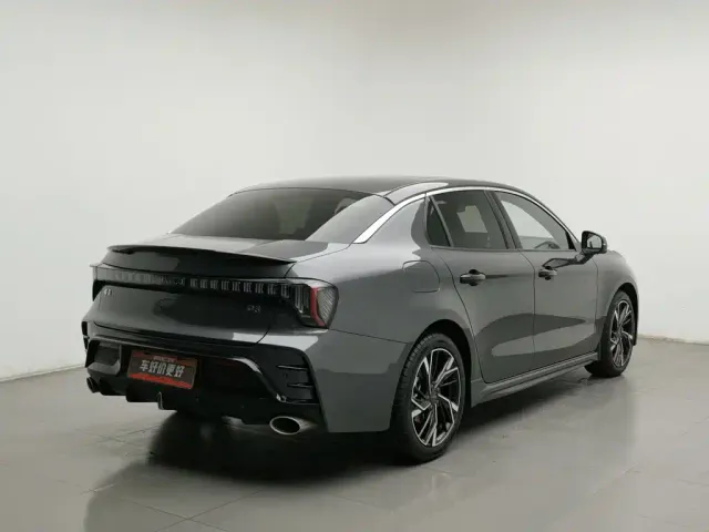 Lynk & Co 03 — Фото автомобиля 2