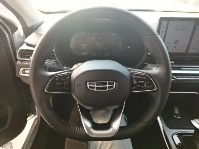 Geely Emgrand — Фото автомобиля 10