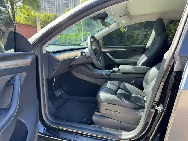 Tesla Model Y — Фото автомобиля 8