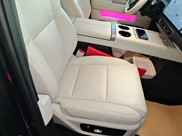 Li Auto MEGA — Фото автомобиля 24