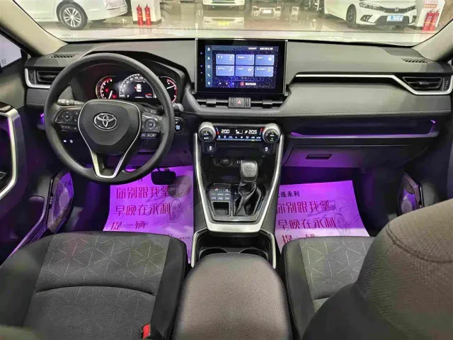 Toyota RAV4 — Фото автомобиля 6