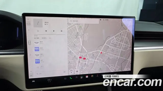Tesla Model S — Фото автомобиля 19