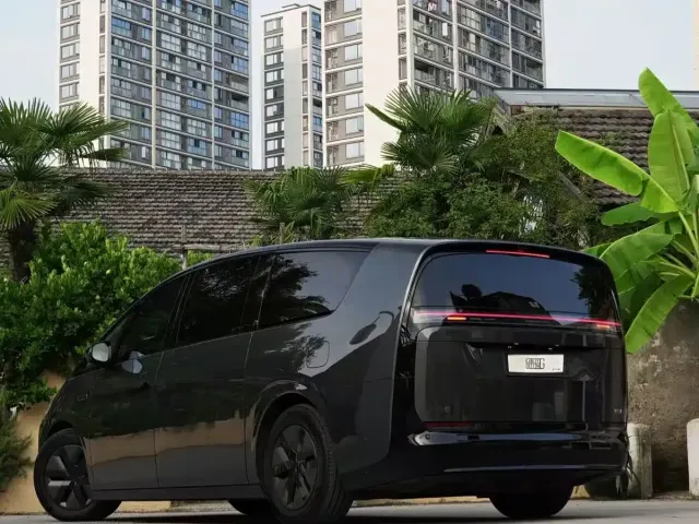 Li Auto MEGA — Фото автомобиля 4