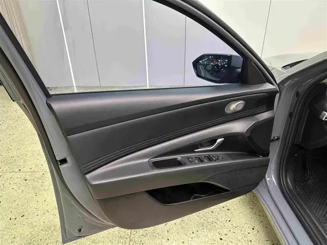 Hyundai Elantra — Фото автомобиля 14