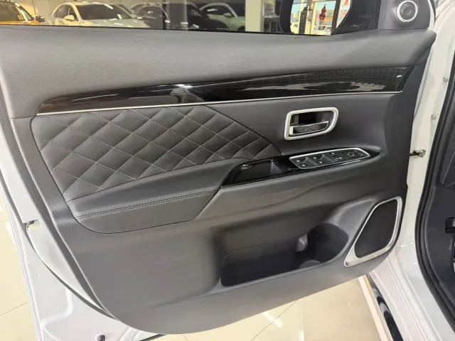 Mitsubishi Outlander — Фото автомобиля 8