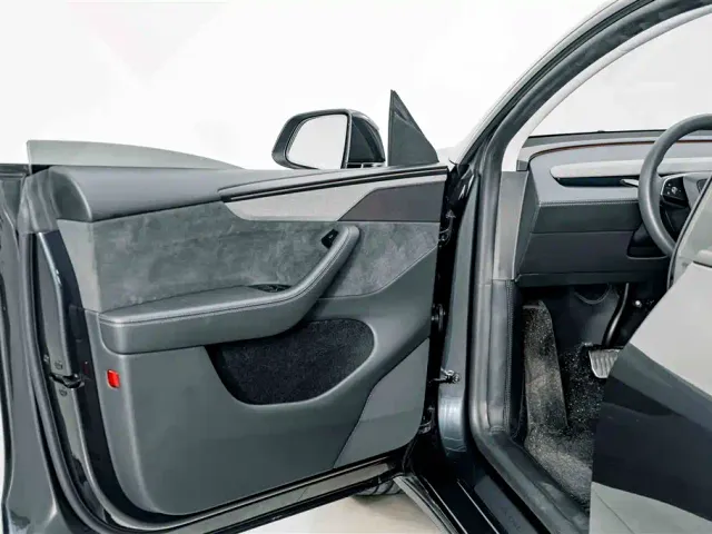 Tesla Model Y — Фото автомобиля 15