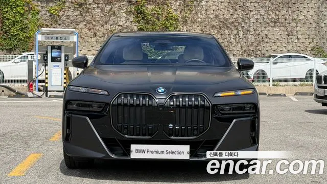 BMW i7 — Фото автомобиля 3