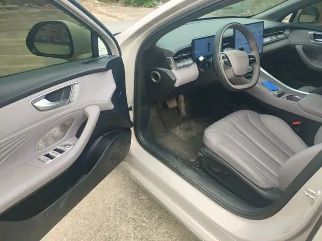 Roewe M7 DMH — Фото автомобиля 15