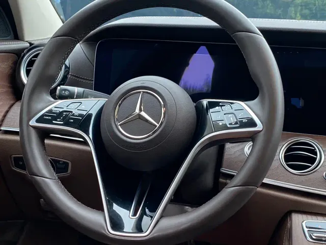 Mercedes-Benz E-Class — Фото автомобиля 11