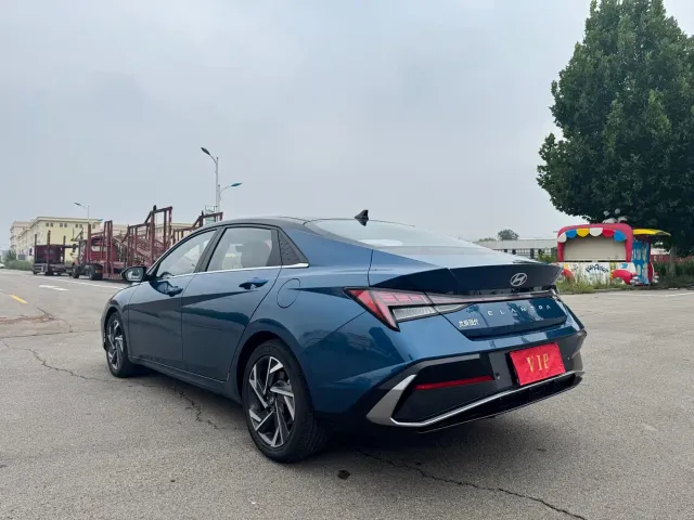 Hyundai Elantra — Фото автомобиля 19