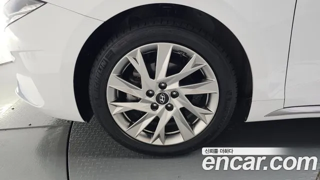Hyundai Grandeur (New) Hybrid — Фото автомобиля 5