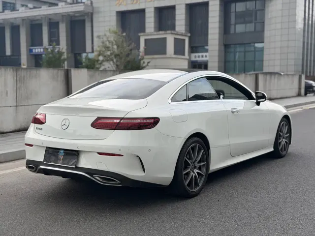Mercedes-Benz E-Class — Фото автомобиля 9