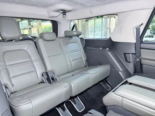 Lincoln Navigator — Фото автомобиля 16
