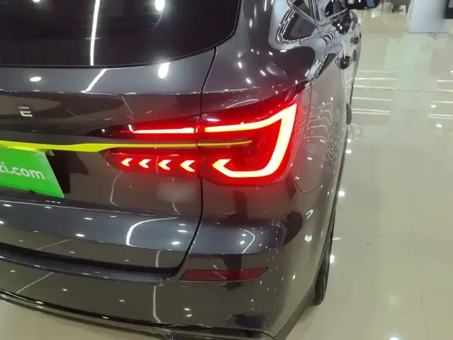 Roewe RX5 — Фото автомобиля 23