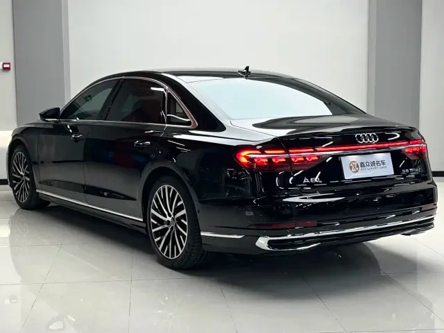 Audi A8 — Фото автомобиля 19
