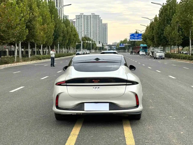 IM Motors L6 — Фото автомобиля 8