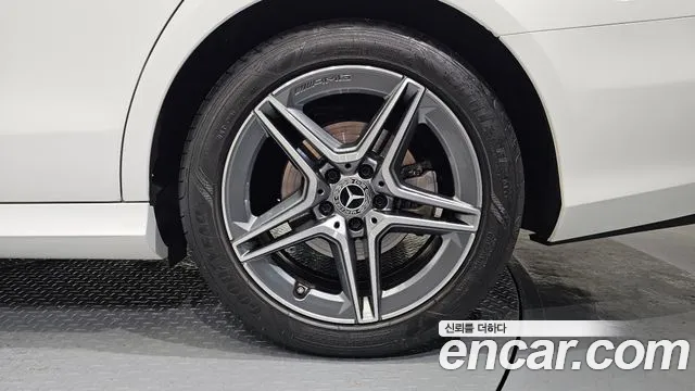 Mercedes-Benz E-Class — Фото автомобиля 17