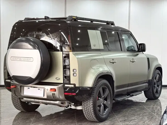 Land Rover Defender — Фото автомобиля 4