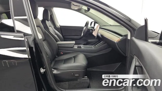 Tesla Model Y — Фото автомобиля 18