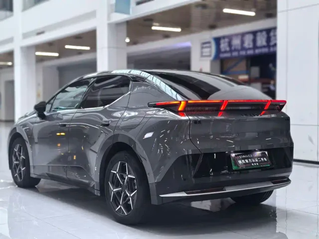 Lynk & Co Z20 — Фото автомобиля 14