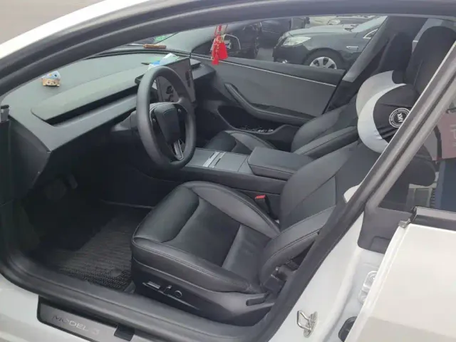 Tesla Model 3 — Фото автомобиля 14