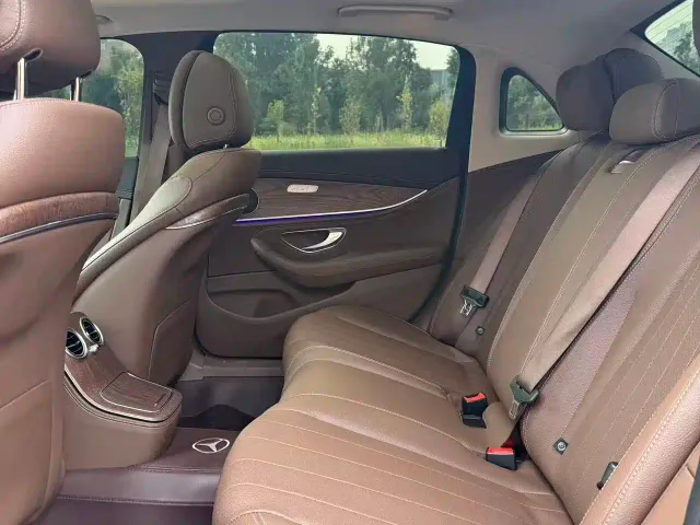 Mercedes-Benz E-Class — Фото автомобиля 24