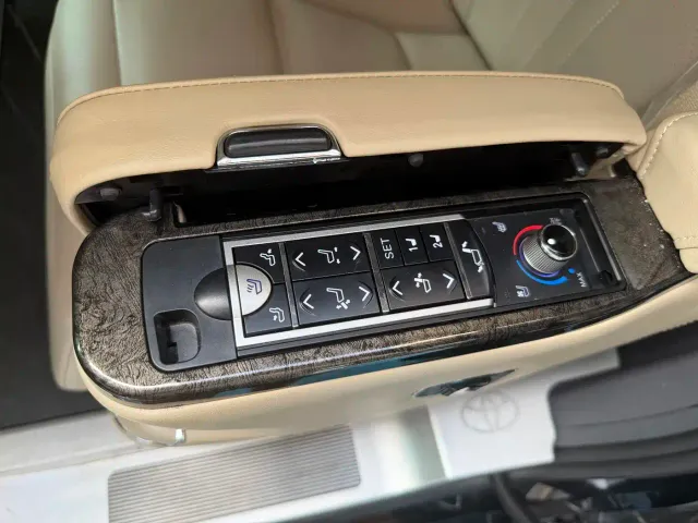 Toyota Granvia — Фото автомобиля 11